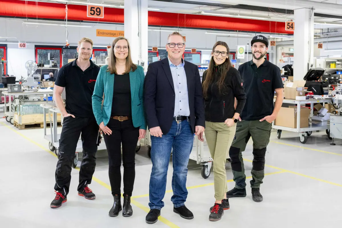 Bluhm Systeme Mitarbeiter mit Geschäftsführer Volker Bluhm Bluhm Systeme Mitarbeiter mit Geschäftsführer Volker Bluhm